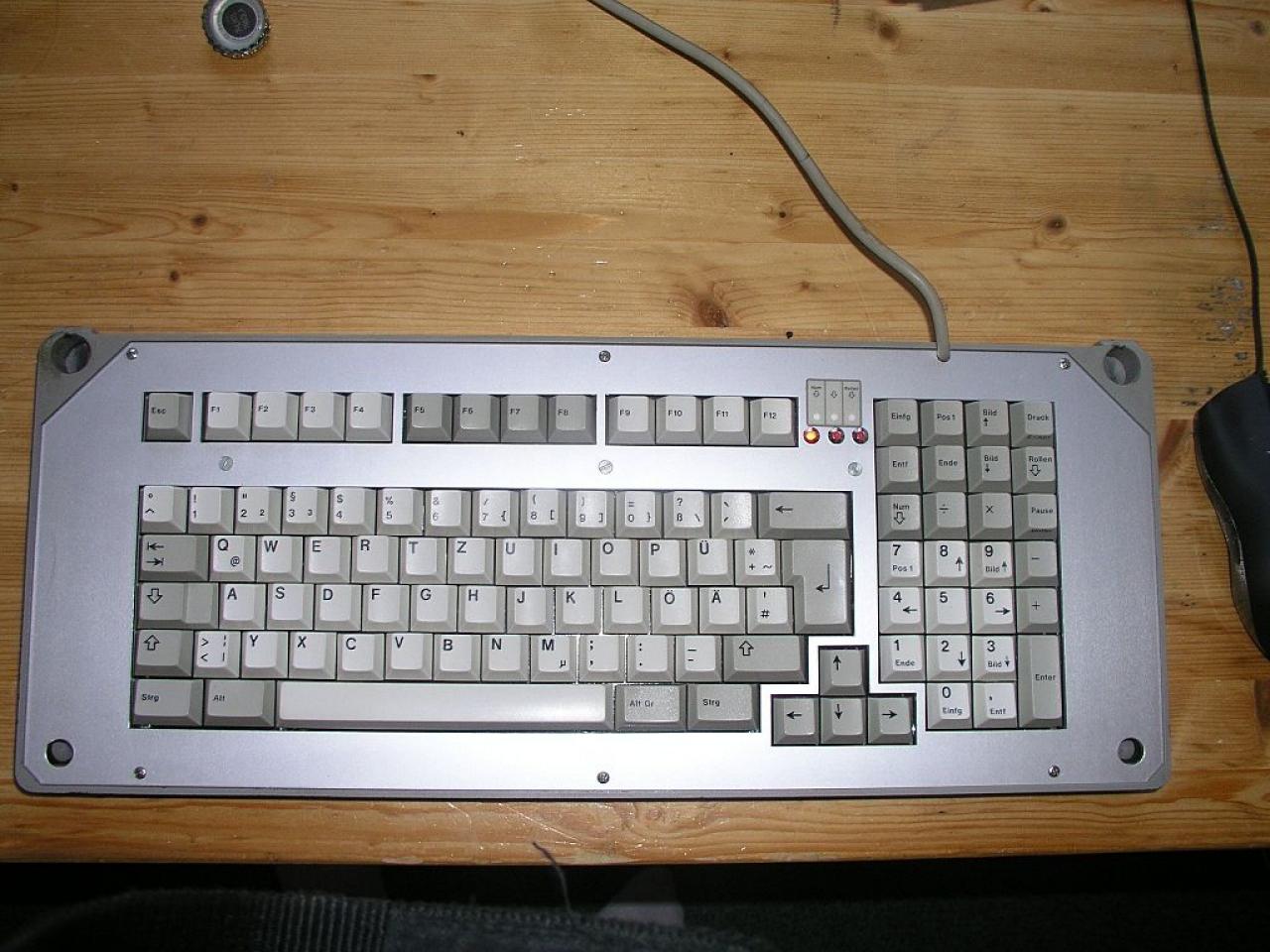 [14/06/2013] Update vom 17.06.: Lackierte Modding-Maus mit Schwanz und Höckern (44)