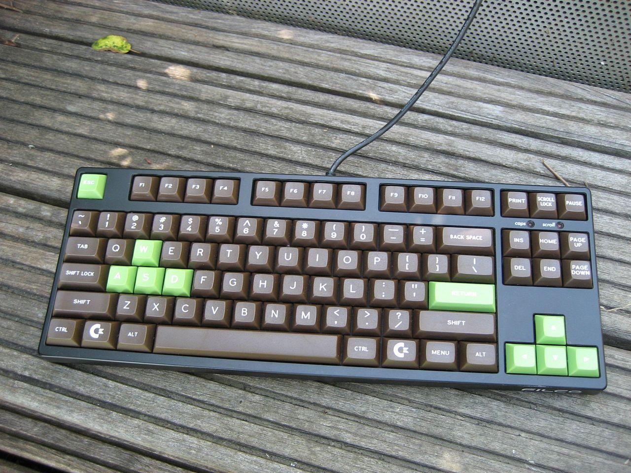 [14/06/2013] Update vom 17.06.: Lackierte Modding-Maus mit Schwanz und Höckern (17)