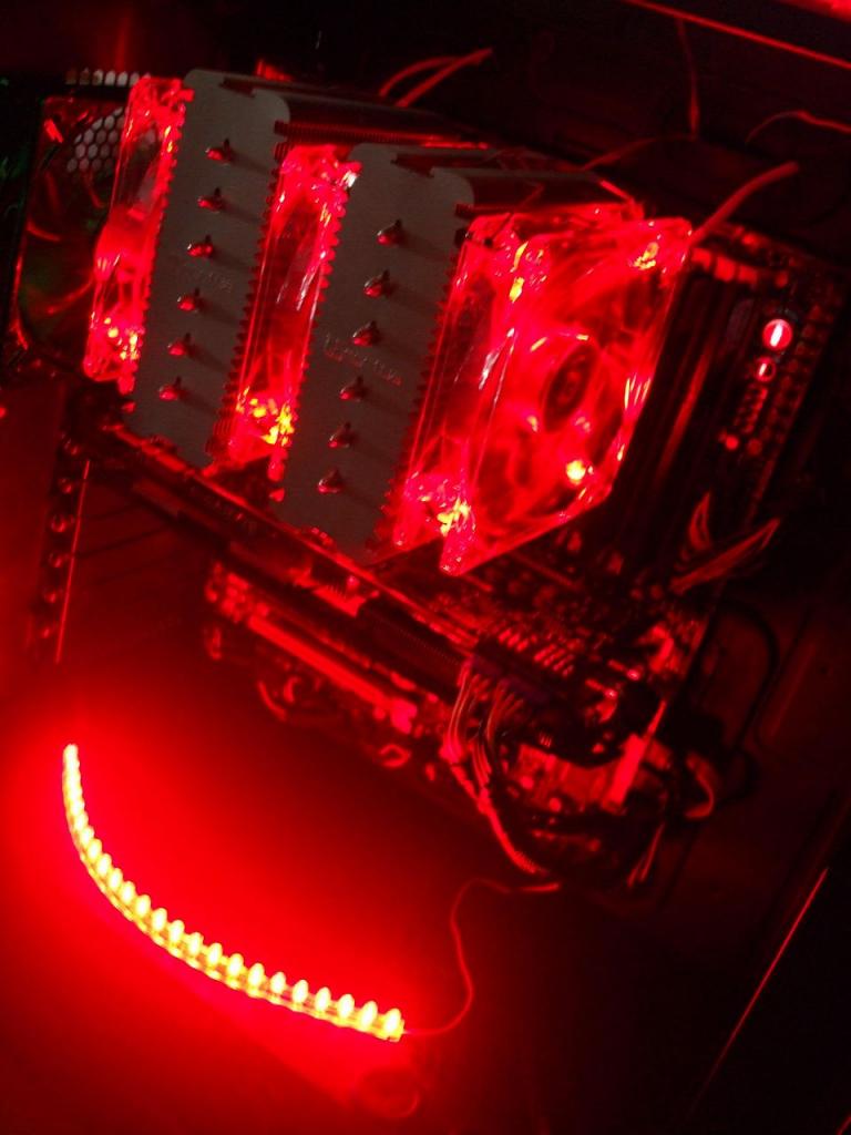 [28/06/2013] Update vom 29.06. mit leuchtenden HDD-Käfigen (9)