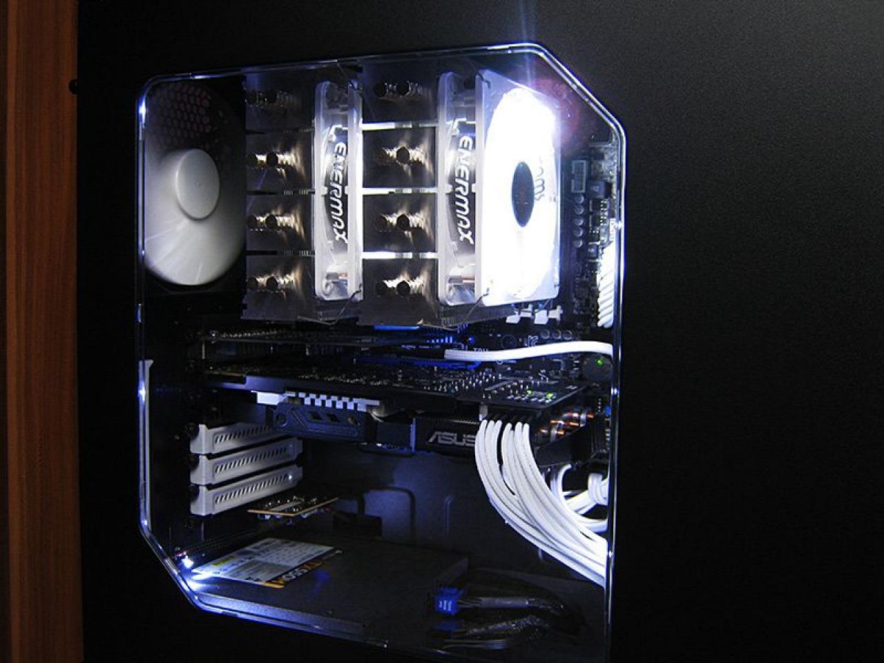 [28/06/2013] Update vom 29.06. mit leuchtenden HDD-Käfigen (7)