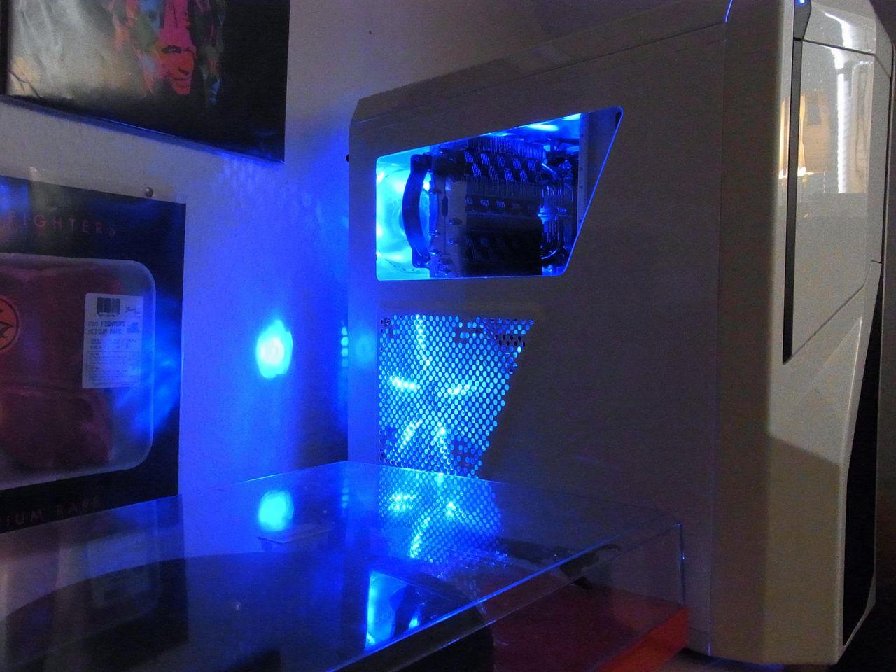 [28/06/2013] Update vom 29.06. mit leuchtenden HDD-Käfigen (13)