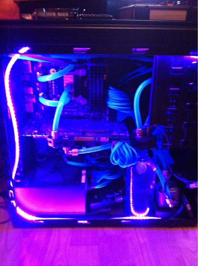 [28/06/2013] Update vom 29.06. mit leuchtenden HDD-Käfigen (17)