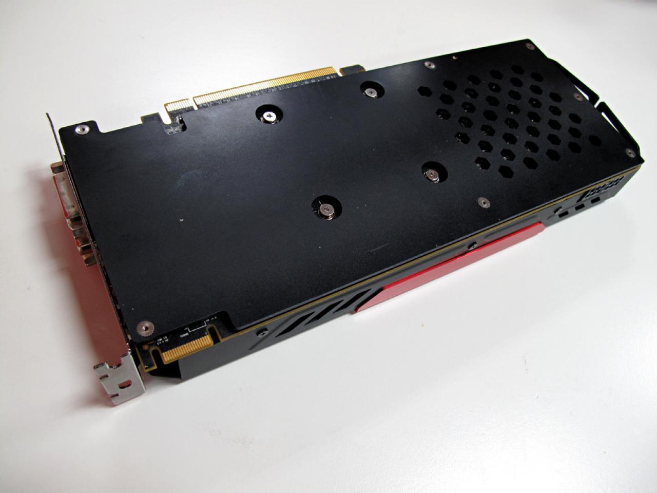 [05/06/2013] Sapphire Atomic HD 7990 und Powercolor HD 7870 Devil (4)