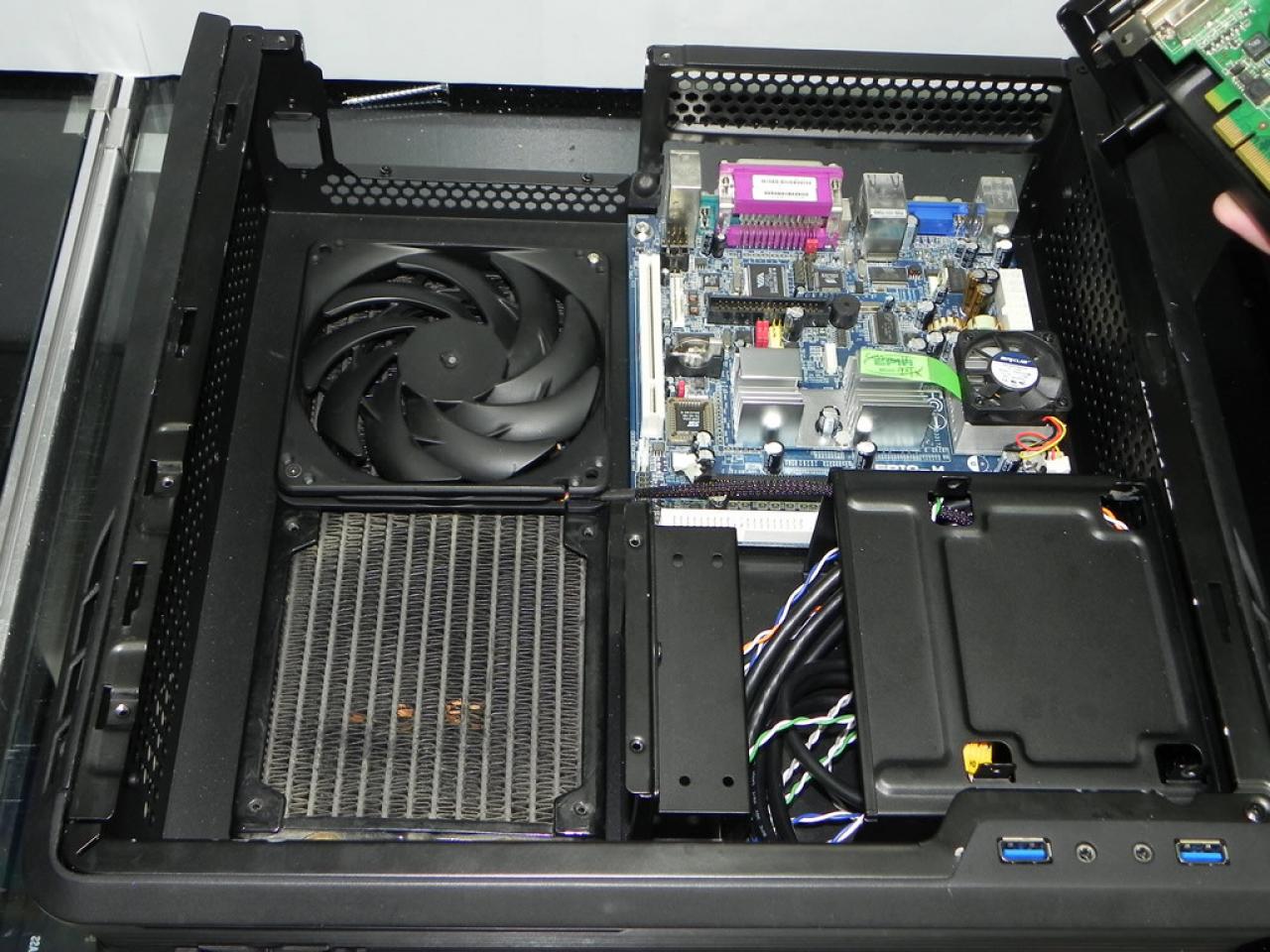 [09/06/2013] Silverstone Raven: Bilder eines Mini-ITX-Gehäuses aufgetaucht (4)
