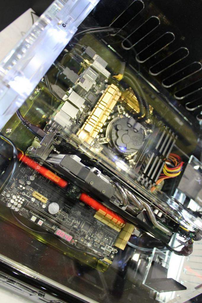 [06/06/2013] Messestand von Asus