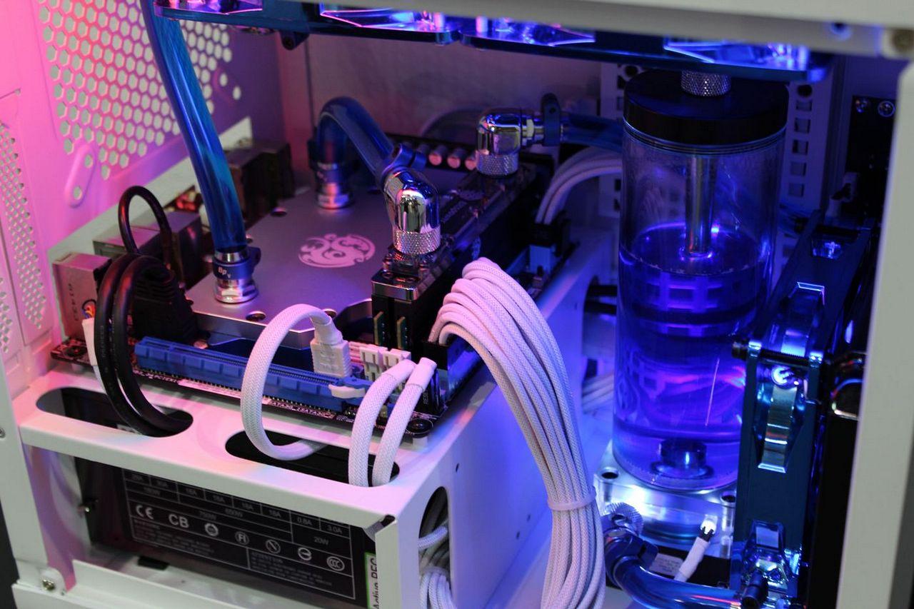 [06/06/2013] Messestand von Bitspower