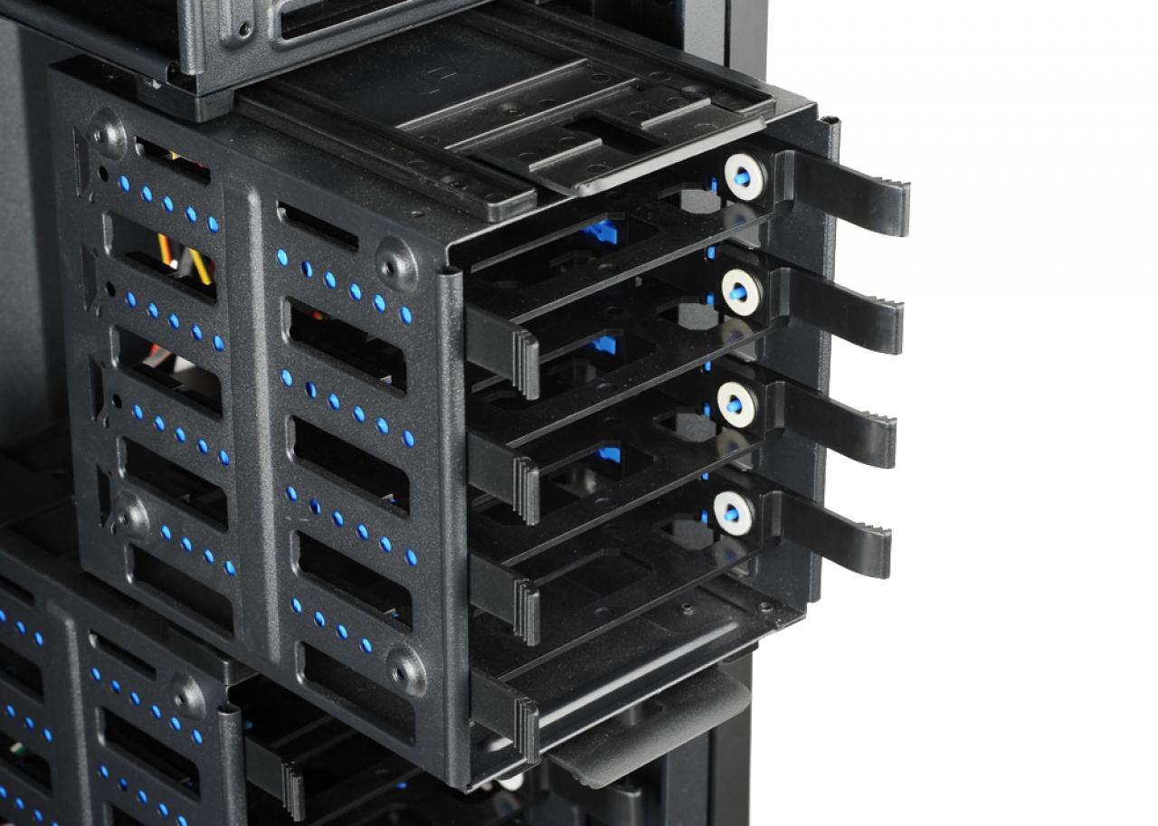 [13/06/2013] Enermax bringt den Midi-Tower Fulmo ST auch nach Europa (6)