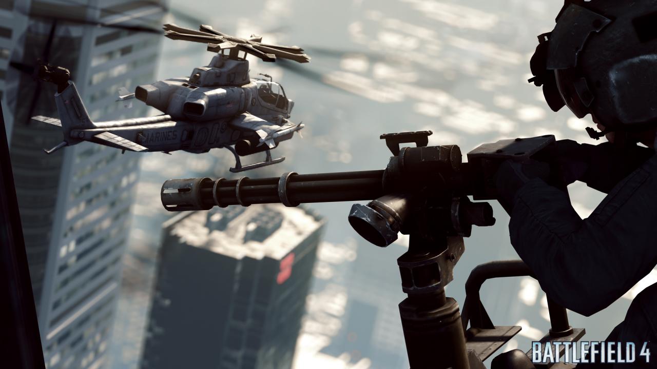 [03/07/2013] 03.07.2013 Siege on Shanghai (4): Battlefield-4-Action direkt aus dem Helikopter. Ein Schütze sitzt im Marines-Hubschrauber und sucht nach Zielen.