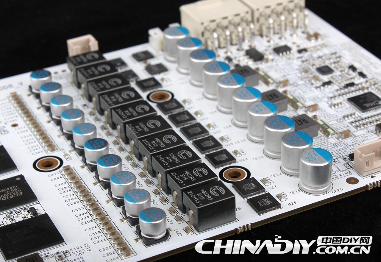 [26/07/2013] Galaxy präsentiert GTX 780 HOF Beast - weißes PCB, zusätzliche Platine für Spannungsversorgung (9)