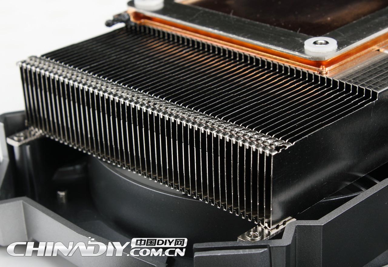 [26/07/2013] Galaxy präsentiert GTX 780 HOF Beast - weißes PCB, zusätzliche Platine für Spannungsversorgung (12)