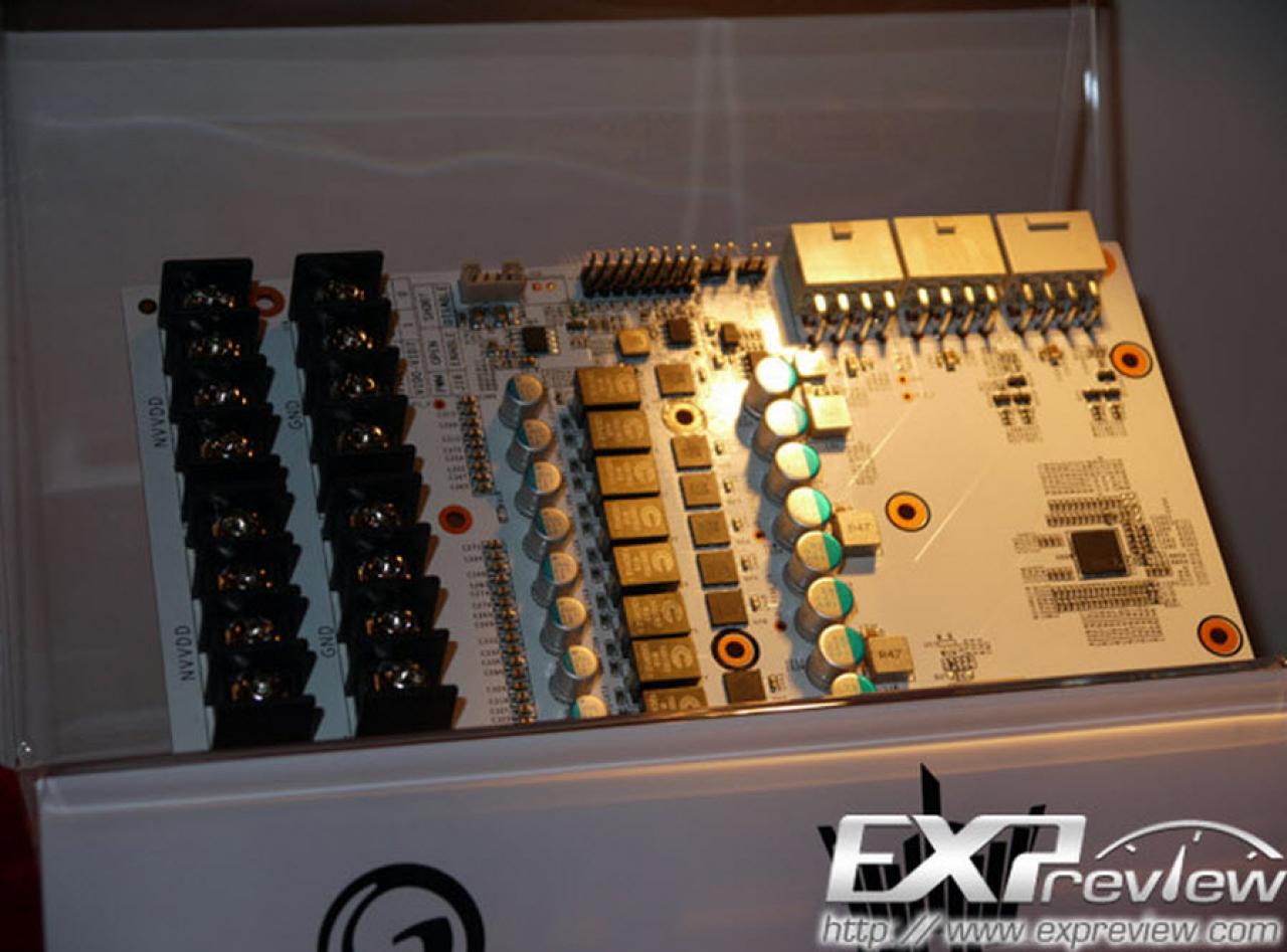 [26/07/2013] Galaxy präsentiert GTX 780 HOF Beast - weißes PCB, zusätzliche Platine für Spannungsversorgung (1)