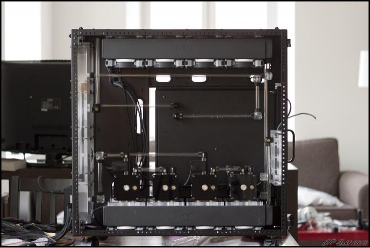[19/07/2013] Update vom 20.07: Plexiglas-Halterung für die Pumpen, LED-Beleuchtung für das Mainboard (27)