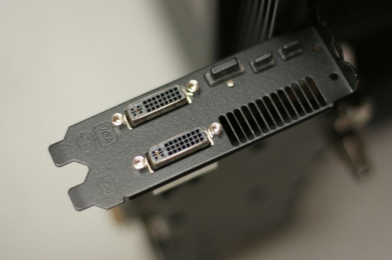 [26/07/2013] Update vom 28.07: Lochblech-Abdeckungen für CPU- und Grafikkartenkühler (15)