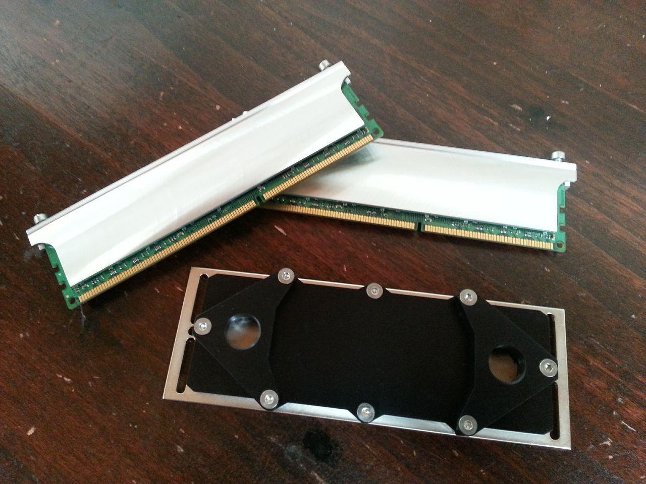 [26/07/2013] Update vom 28.07: Lochblech-Abdeckungen für CPU- und Grafikkartenkühler (31)