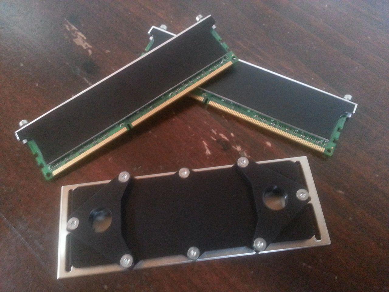 [26/07/2013] Update vom 28.07: Lochblech-Abdeckungen für CPU- und Grafikkartenkühler (32)