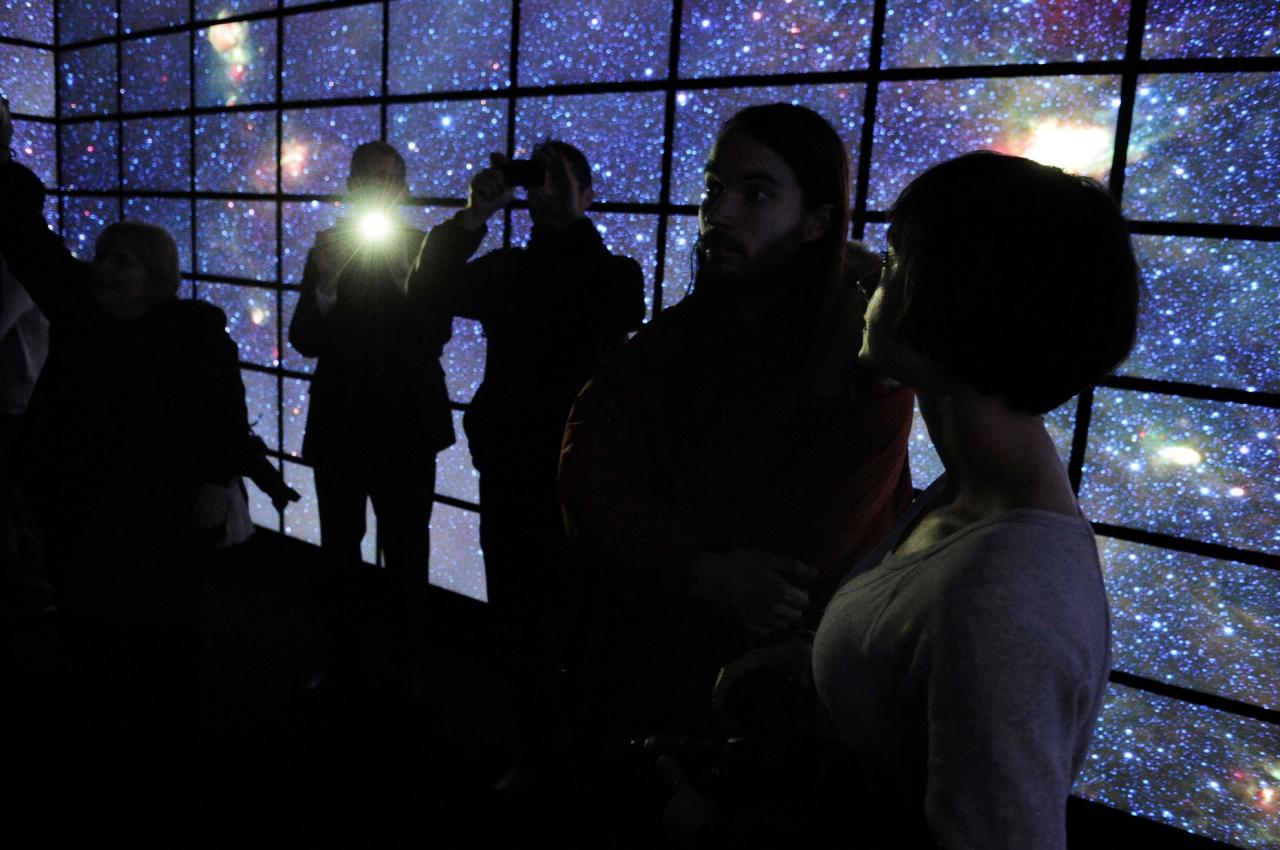 [09/07/2013] Weltweit größte immersive Gigapixel-Installation: 1,5 Mrd. Pixel, 416 LC-Displays (2)