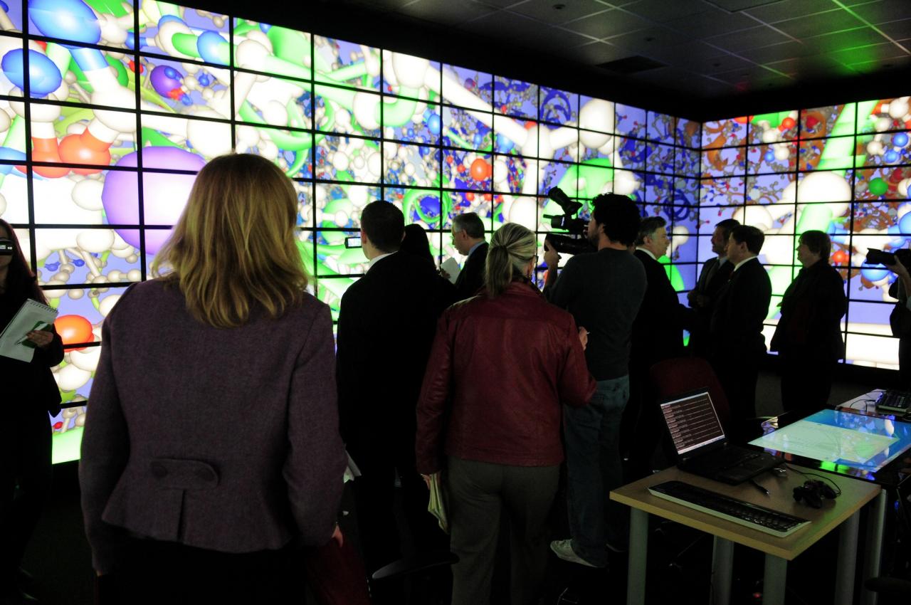 [09/07/2013] Weltweit größte immersive Gigapixel-Installation: 1,5 Mrd. Pixel, 416 LC-Displays (3)