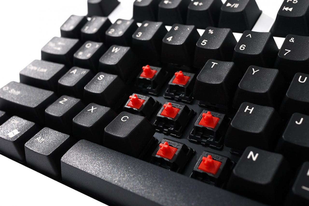 [26/07/2013] Zowie Gear bringt limitierte weiße Version der Celeritas auf den Markt (1)