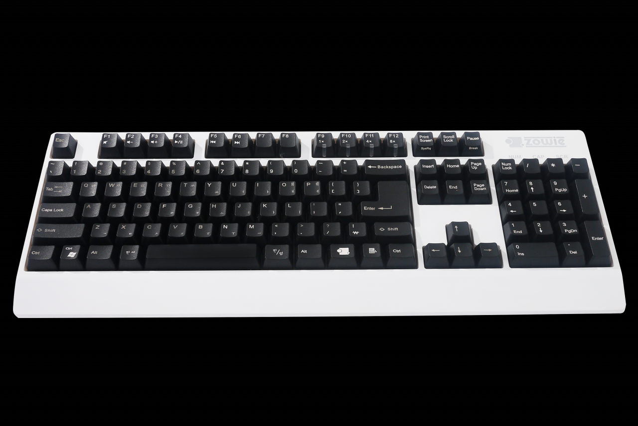 [26/07/2013] Zowie Gear bringt limitierte weiße Version der Celeritas auf den Markt (4)