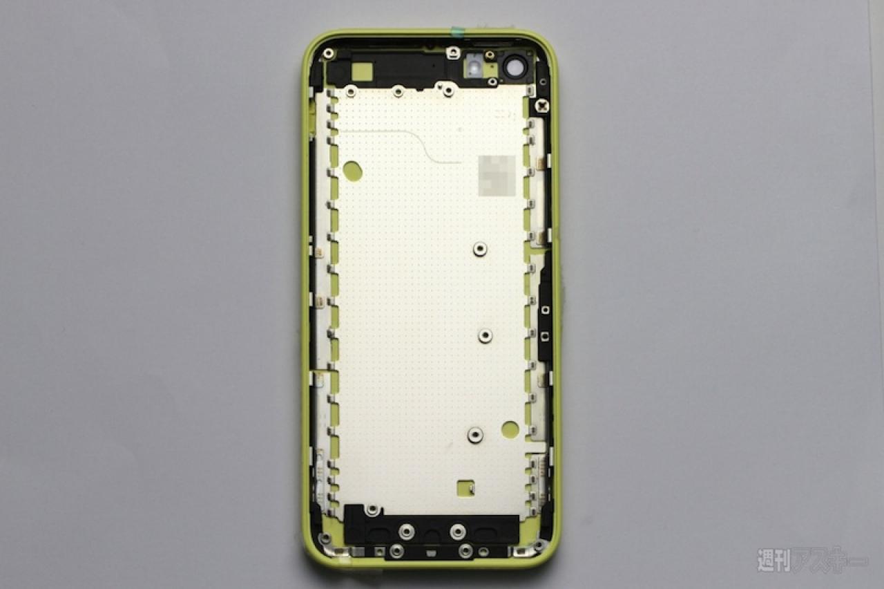 [20/07/2013] iPhone Lite: Neue Bilder zeigen angebliche Hülle des Budget-Smartphones. (3)