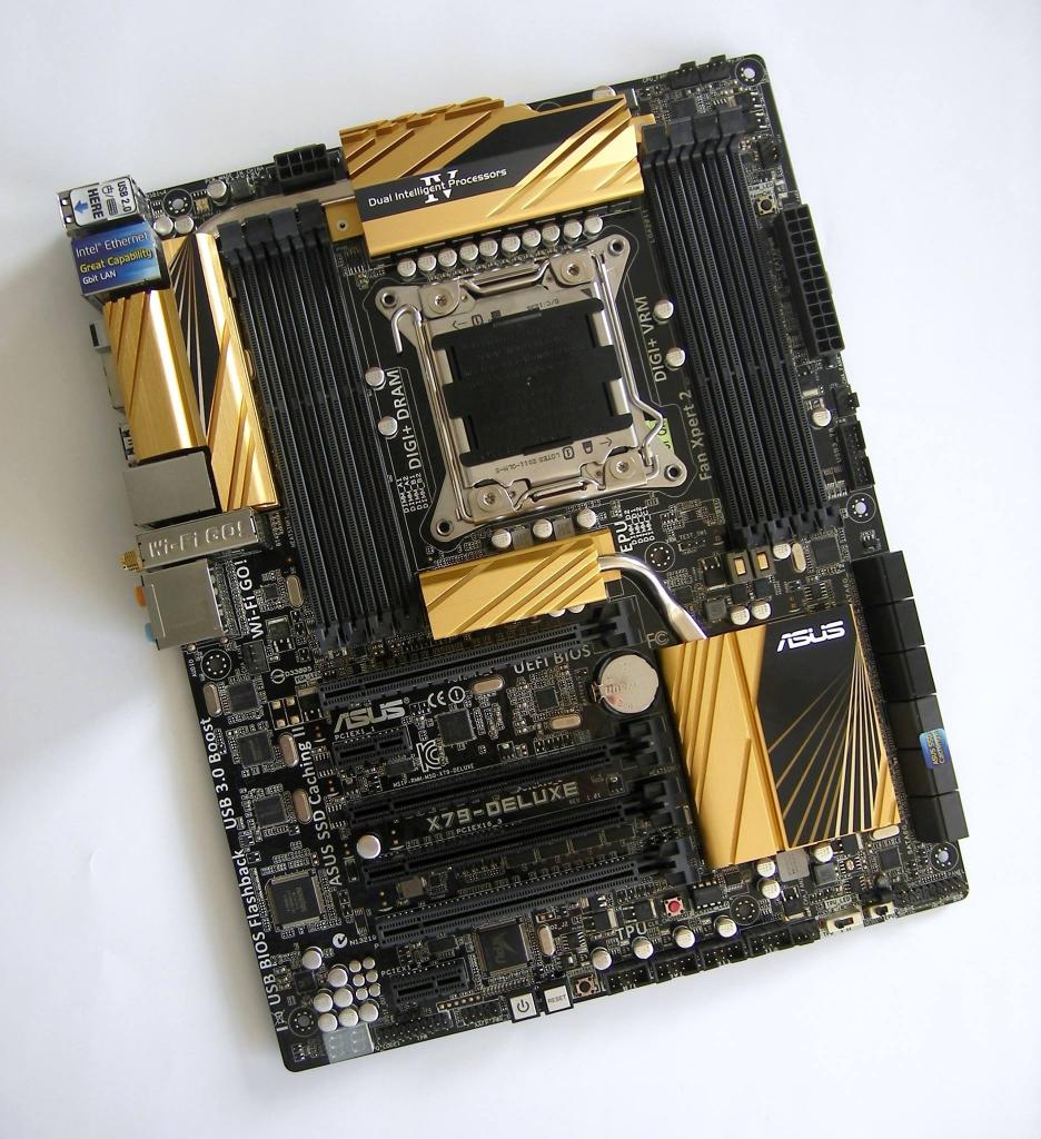 [28/08/2013] Asus X79 Deluxe: Bilder eines neuen Mainboards aufgetaucht (1)