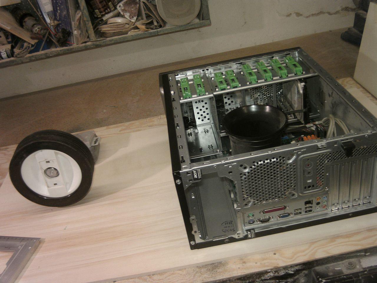 [05/08/2013] Casemod DCMM Colossus: Die größte PC-Maus der Welt entsteht (10)