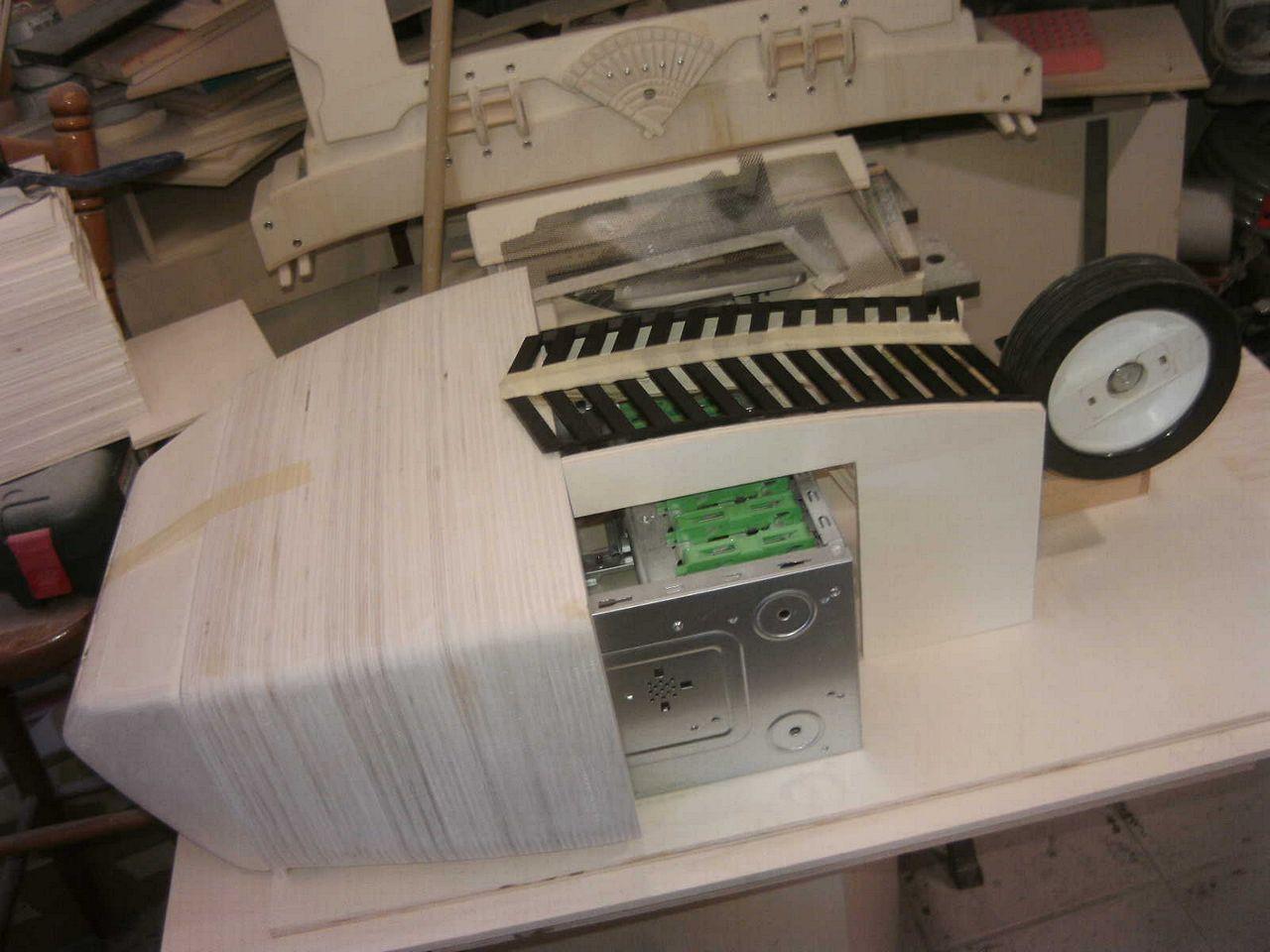 [05/08/2013] Casemod DCMM Colossus: Die größte PC-Maus der Welt entsteht (62)