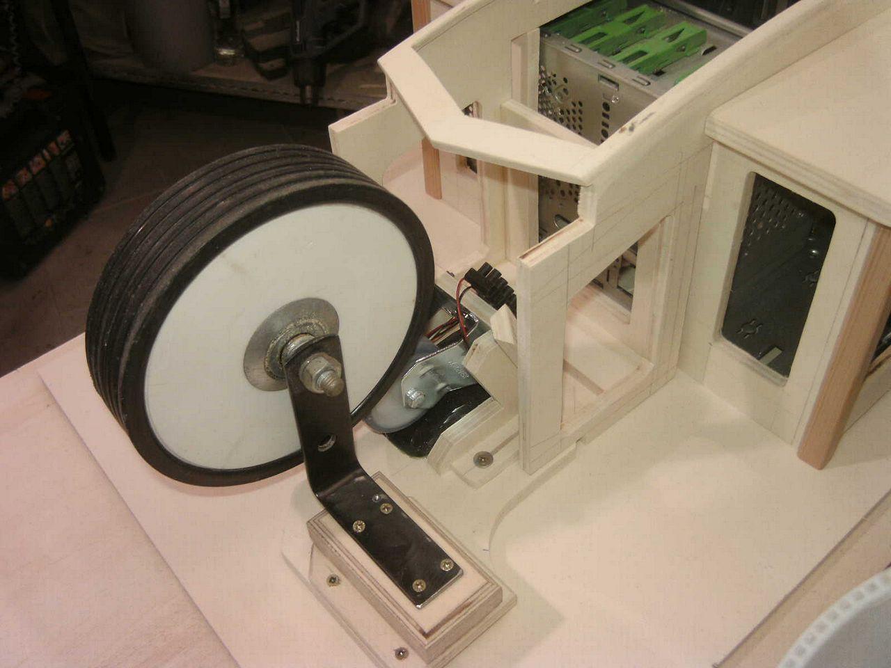 [05/08/2013] Casemod DCMM Colossus: Die größte PC-Maus der Welt entsteht (125)