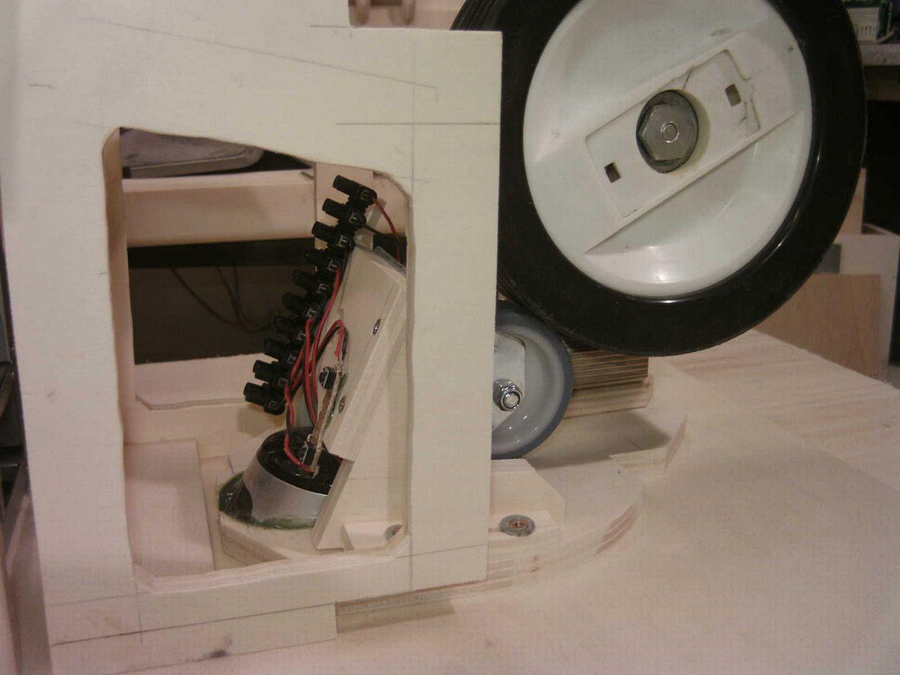 [05/08/2013] Casemod DCMM Colossus: Die größte PC-Maus der Welt entsteht (127)