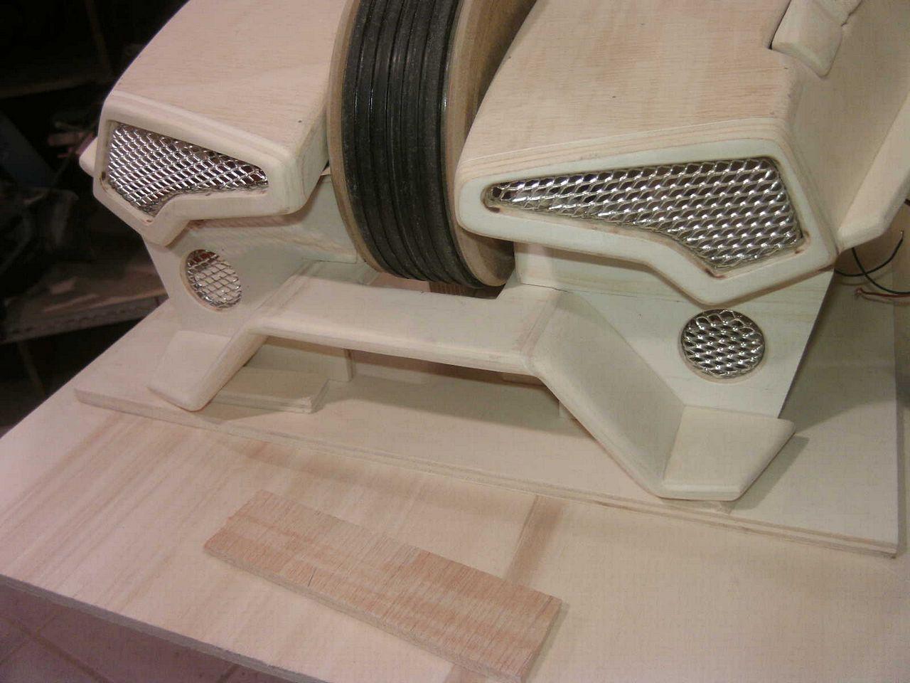 [05/08/2013] Casemod DCMM Colossus: Die größte PC-Maus der Welt entsteht (228)