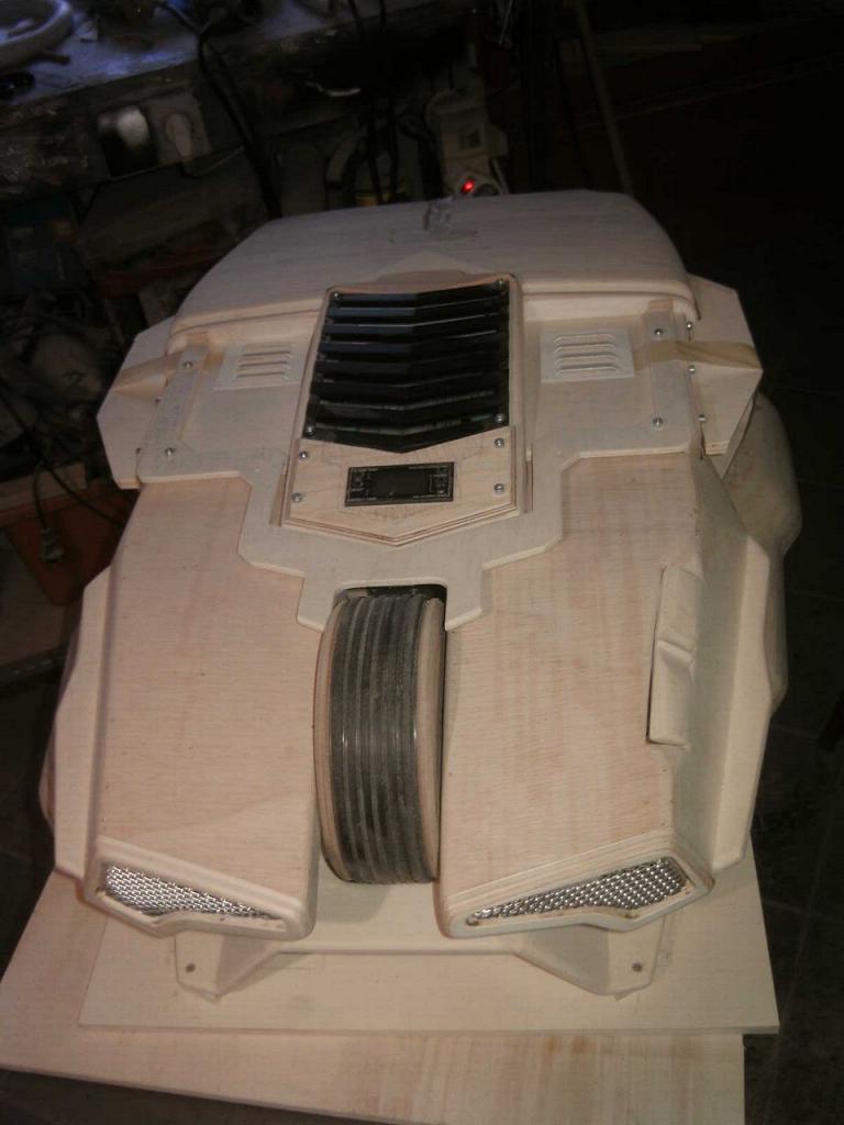 [05/08/2013] Casemod DCMM Colossus: Die größte PC-Maus der Welt entsteht (369)