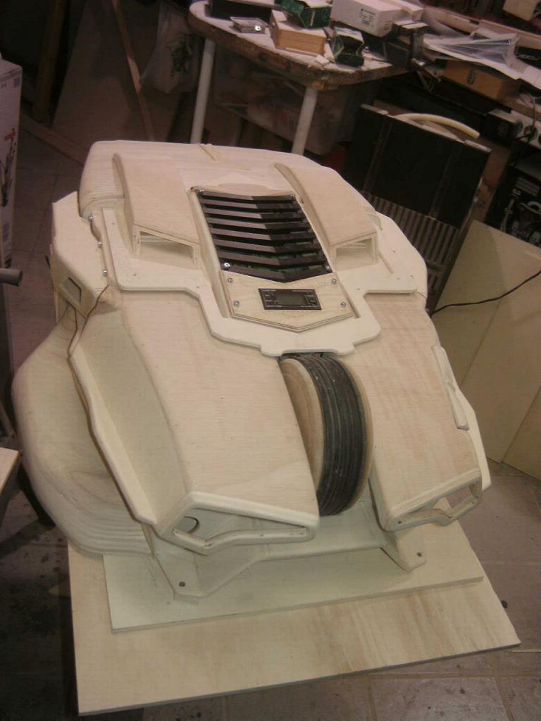 [05/08/2013] Casemod DCMM Colossus: Die größte PC-Maus der Welt entsteht (392)