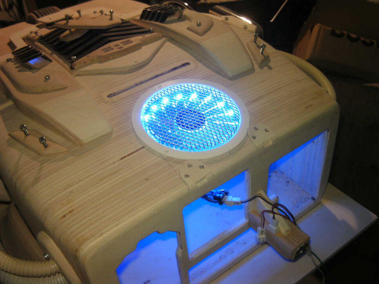 [05/08/2013] Casemod DCMM Colossus: Die größte PC-Maus der Welt entsteht (660)