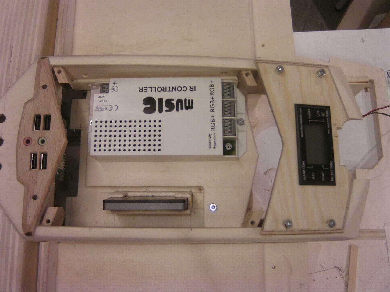 [05/08/2013] Casemod DCMM Colossus: Die größte PC-Maus der Welt entsteht (680)