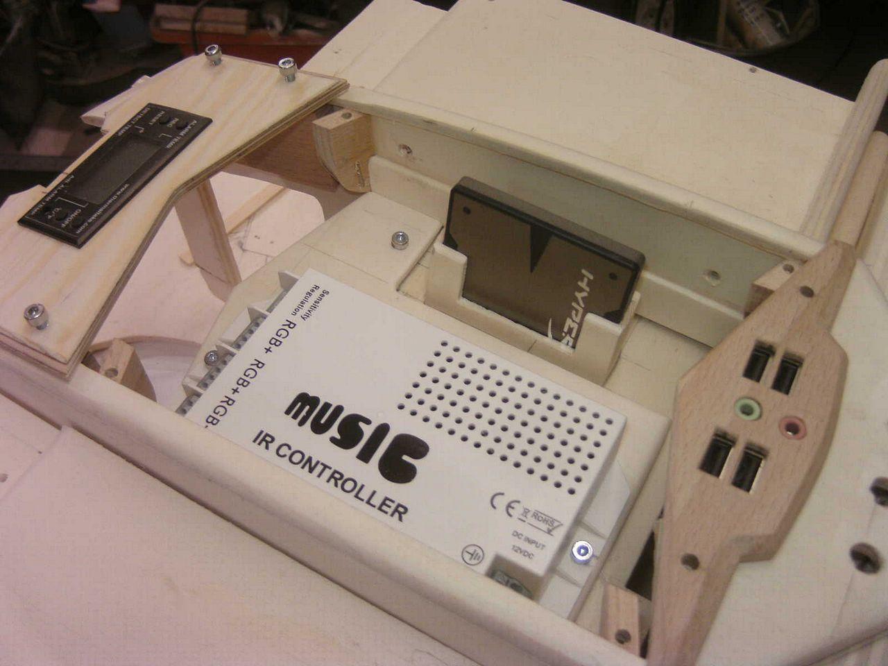 [05/08/2013] Casemod DCMM Colossus: Die größte PC-Maus der Welt entsteht (682)