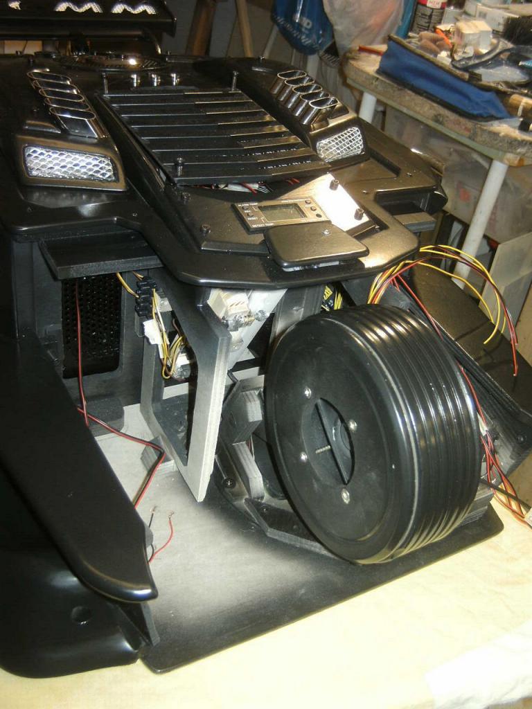[05/08/2013] Casemod DCMM Colossus: Die größte PC-Maus der Welt entsteht (856)