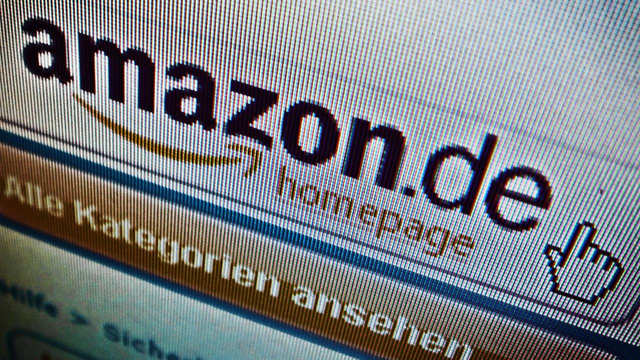 [01/08/2013] 2009 - Jeff Bezos steht auf Schuhe, sonst hätte Amazon wohl kaum 850 Millionen USD in den Schuhversender Zappos gesteckt. Praktisch auch, wenn die Schlappen vom eigenen Lagerlogistikproduzenten aus dem Regal gezogen werden. Kostete auch nur 775 Millionen USD für Kiva Systems (2012).