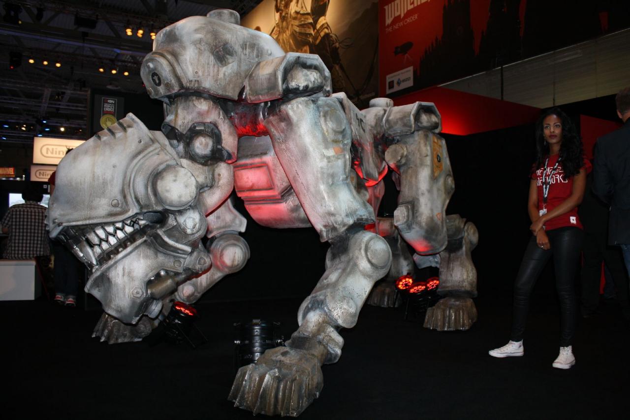 [22/08/2013] Am Stand von Bethesda gibt es die Nazi-Version von Half-Life's Robodog zu sehen. Das Vieh war durchaus beeindruckend in seinen Abmessungen und machte einen grimmigen Eindruck. Wolfenstein beeindruckt mit ausgereifter Technik und hoch befriedigender Shooter-Mechanik. Das Spiel ist viel mehr als ein stumpfer Weltkriegs-Shooter.