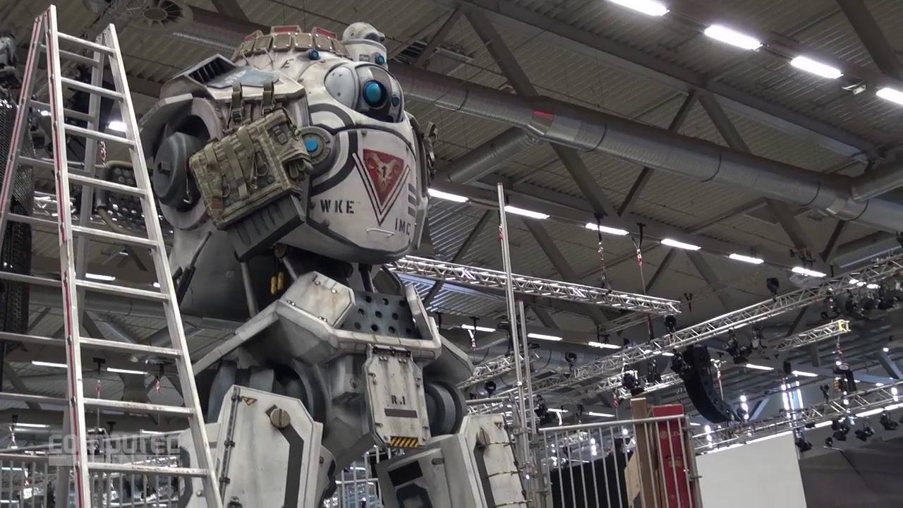 [17/08/2013] Gamescom-Aufbau bei Electronic Arts: Wir haben hinter die Kulissen schauen können und Mechs, Panzer und Anspielstationen aufgestöbert.