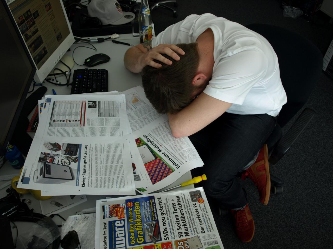 [23/08/2013] Kurz vor dem Licht am Ende des Tunnels verzweifelt Tom an der Vielzahl der roten Anmerkungen im Artikel. Aber durchhalten: In wenigen Stunden ist die Abgabe rum!