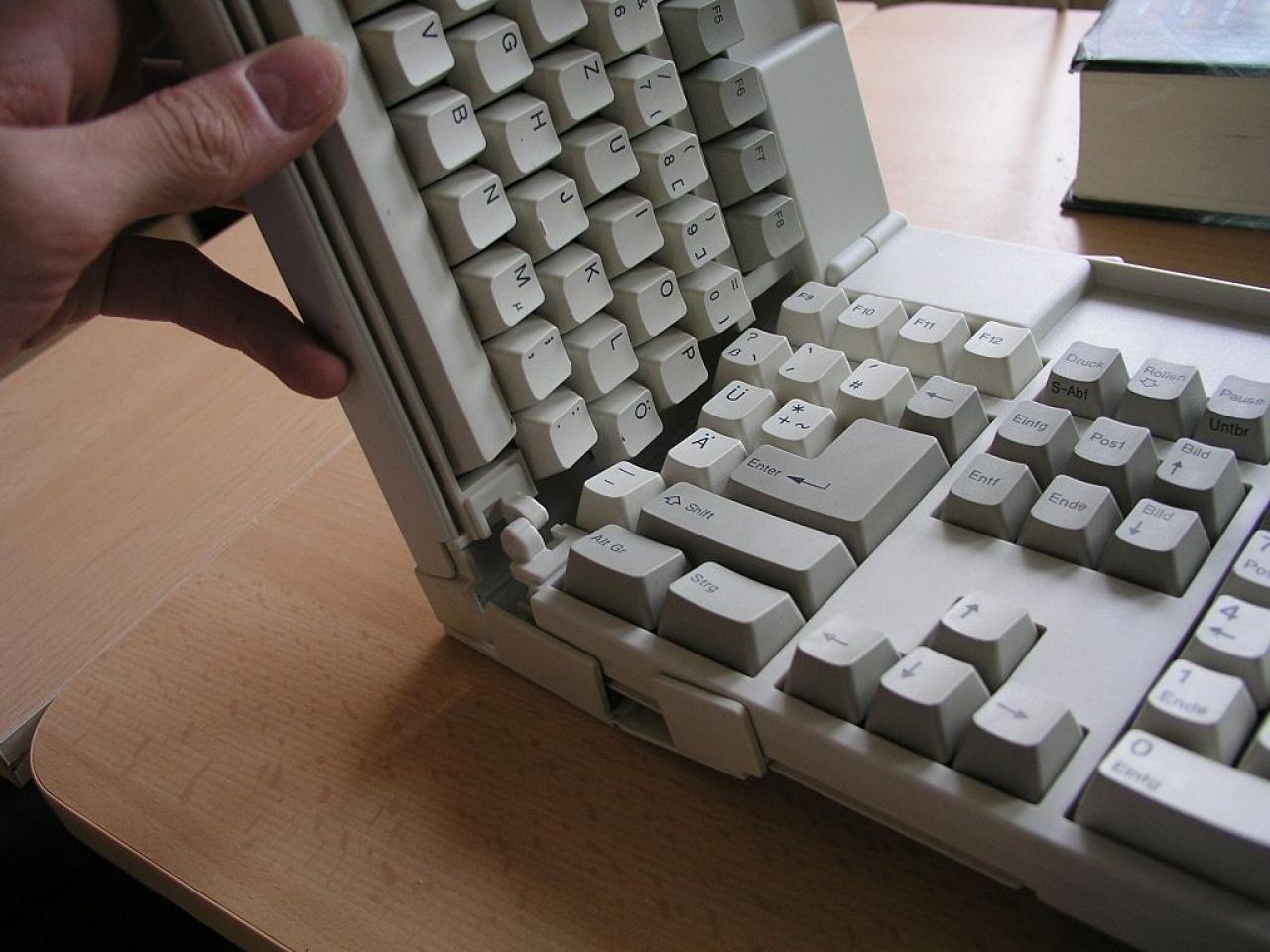 [26/08/2013] Update vom August 2013 mit abgefahrener Klapp-Tastatur aus den 80ern (1)