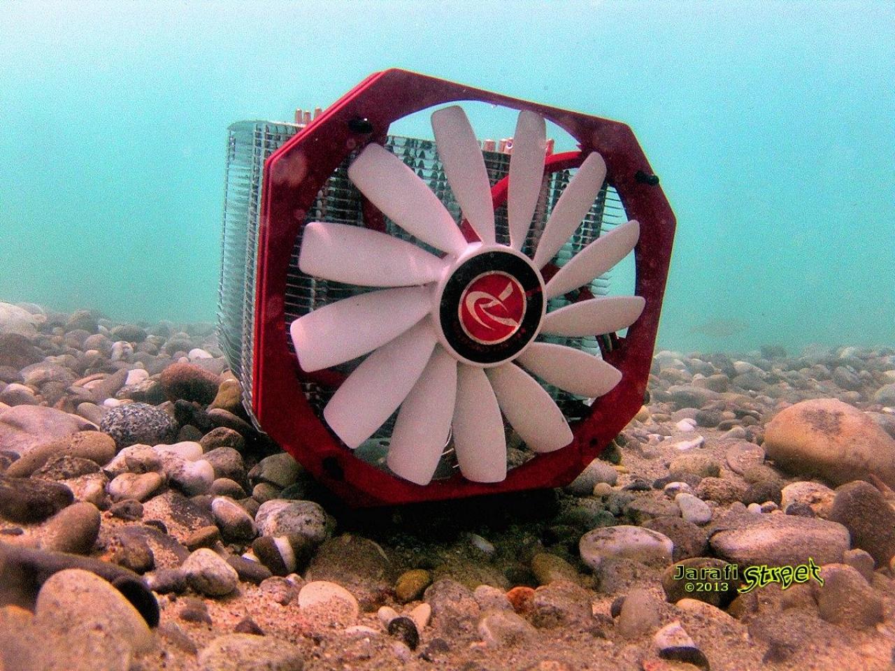 [09/08/2013] Update vom 11.08.: Kühler unter Wasser und auf Eis, PC-Lüfter als Tischventilatoren (30)