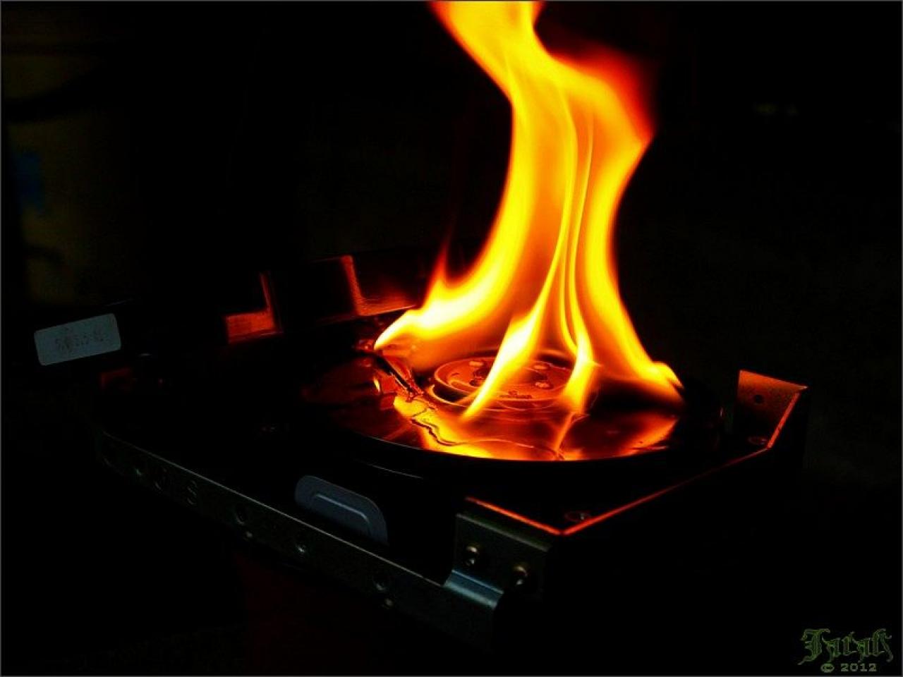 [21/08/2013] Update vom 21.08.: Datenträger in Flammen und im Matsch (2)