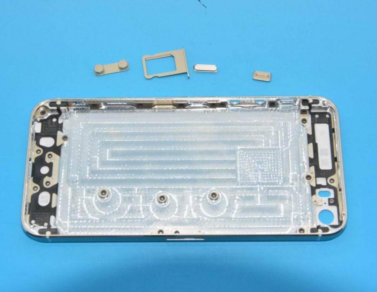 [25/08/2013] iPhone 5S und iPhone 5C: Neue Abbildungen zeigen Gehäuse und Innenleben (25)
