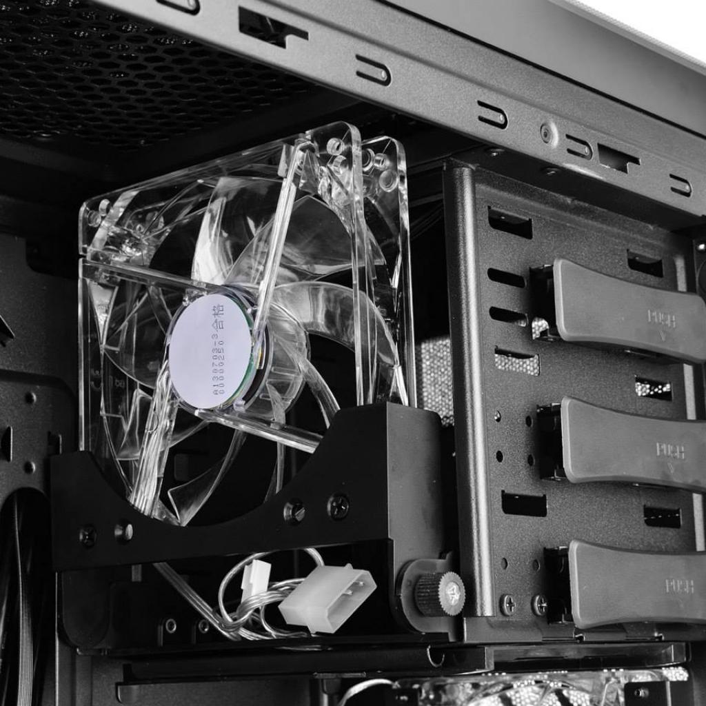 [24/09/2013] Deepcool veröffentlicht Bilder des Midi-Towers Pangu - Bitfenix Ronin 2.0? (16)