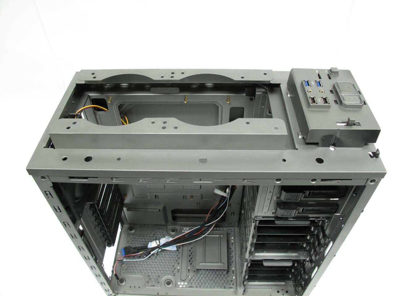 [04/09/2013] Enermax Fulmo ST - Gamer-Gehäuse mit zeitlosen Design und hoher Kompatibiltät im Test (7)