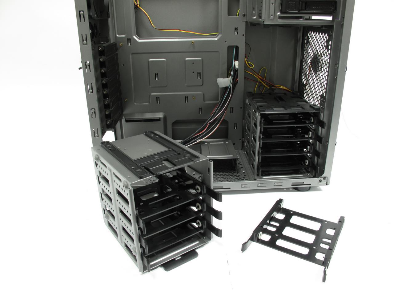[04/09/2013] Enermax Fulmo ST - Gamer-Gehäuse mit zeitlosen Design und hoher Kompatibiltät im Test (8)