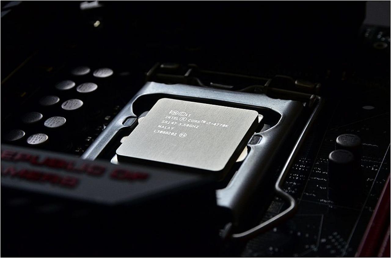 [13/09/2013] Update vom 15.09. mit Prozessor im Schraubstock und Klebe-Fail bei Notebook-CPU (1)