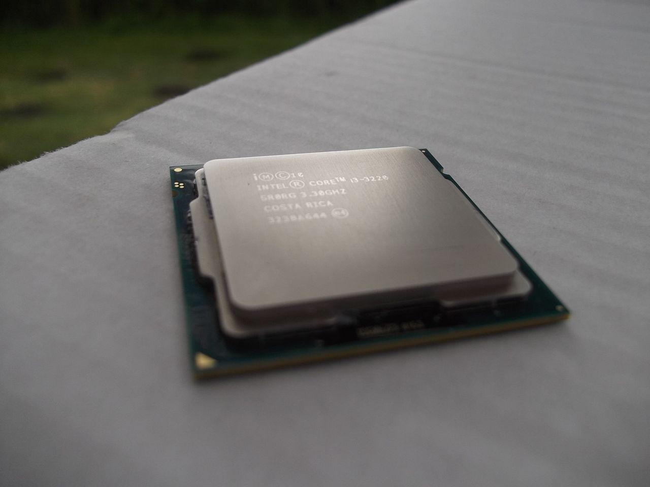[13/09/2013] Update vom 15.09. mit Prozessor im Schraubstock und Klebe-Fail bei Notebook-CPU (24)