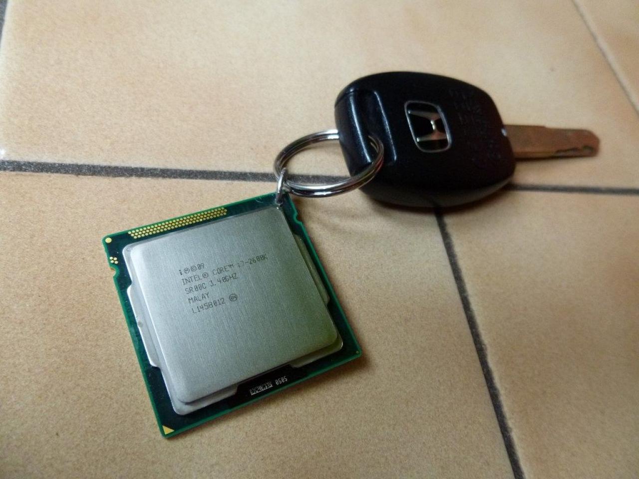 [13/09/2013] Update vom 15.09. mit Prozessor im Schraubstock und Klebe-Fail bei Notebook-CPU (26)
